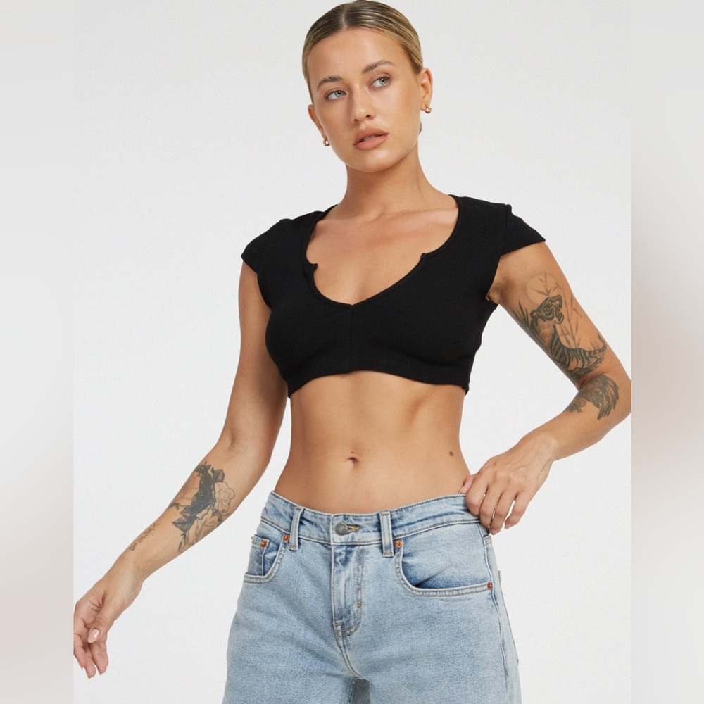 Motel Rocks Guanna Crop Top In Rib Black